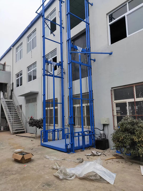 3层室外导轨式货梯